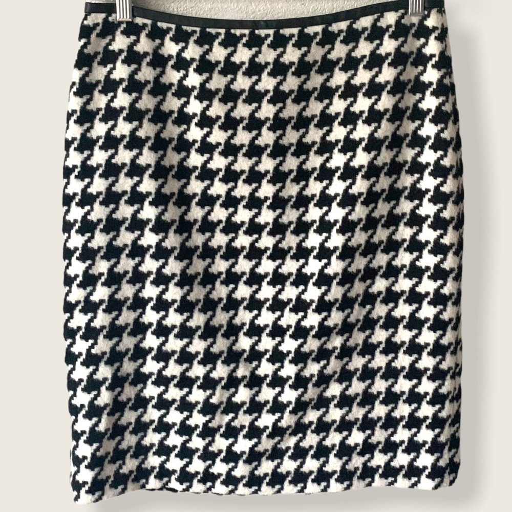 Talbots - Wool Blend Houndstooth Pencil Skirt - 10 - Picture 3 of 9